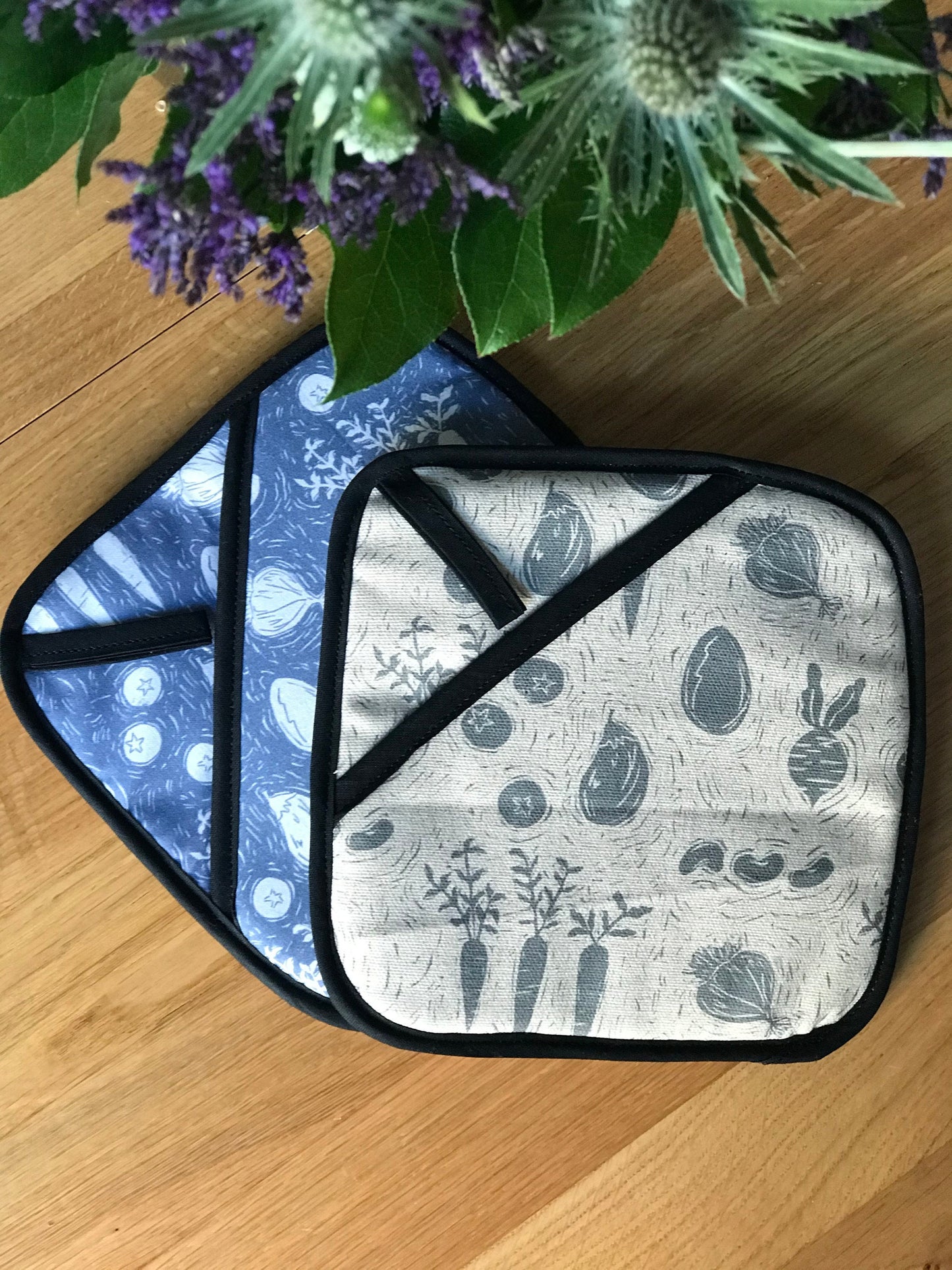 Lino Veggies Pot Holders